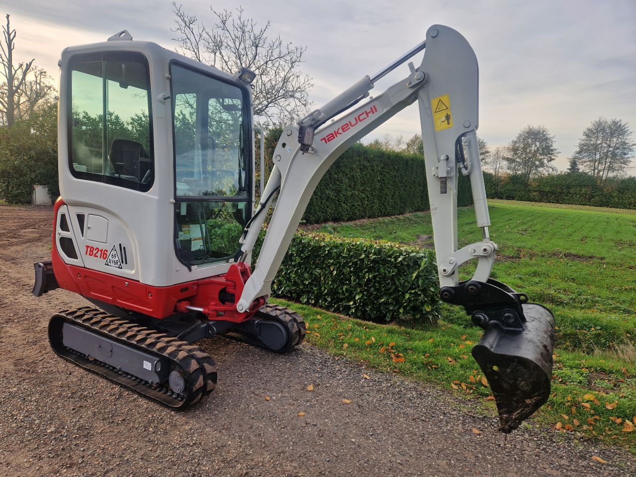 Minigraver takeuchi tb 216