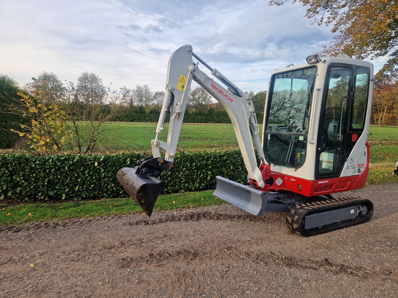 Minigraver takeuchi tb 216