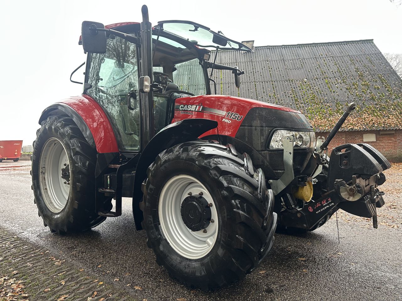 Case Farmall 115U PRO