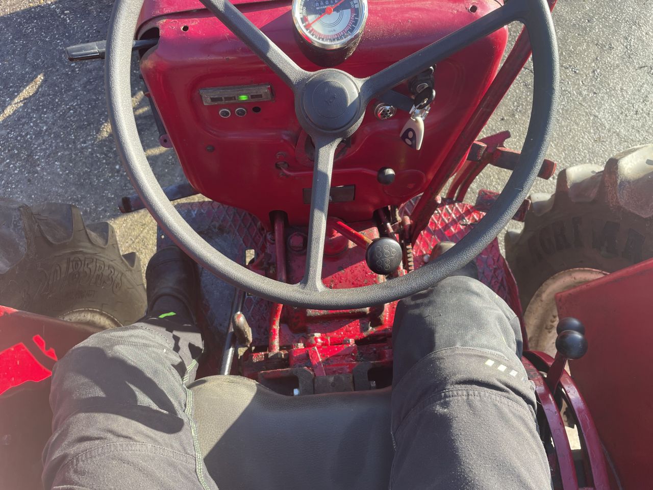 McCormick D439 met kenteken