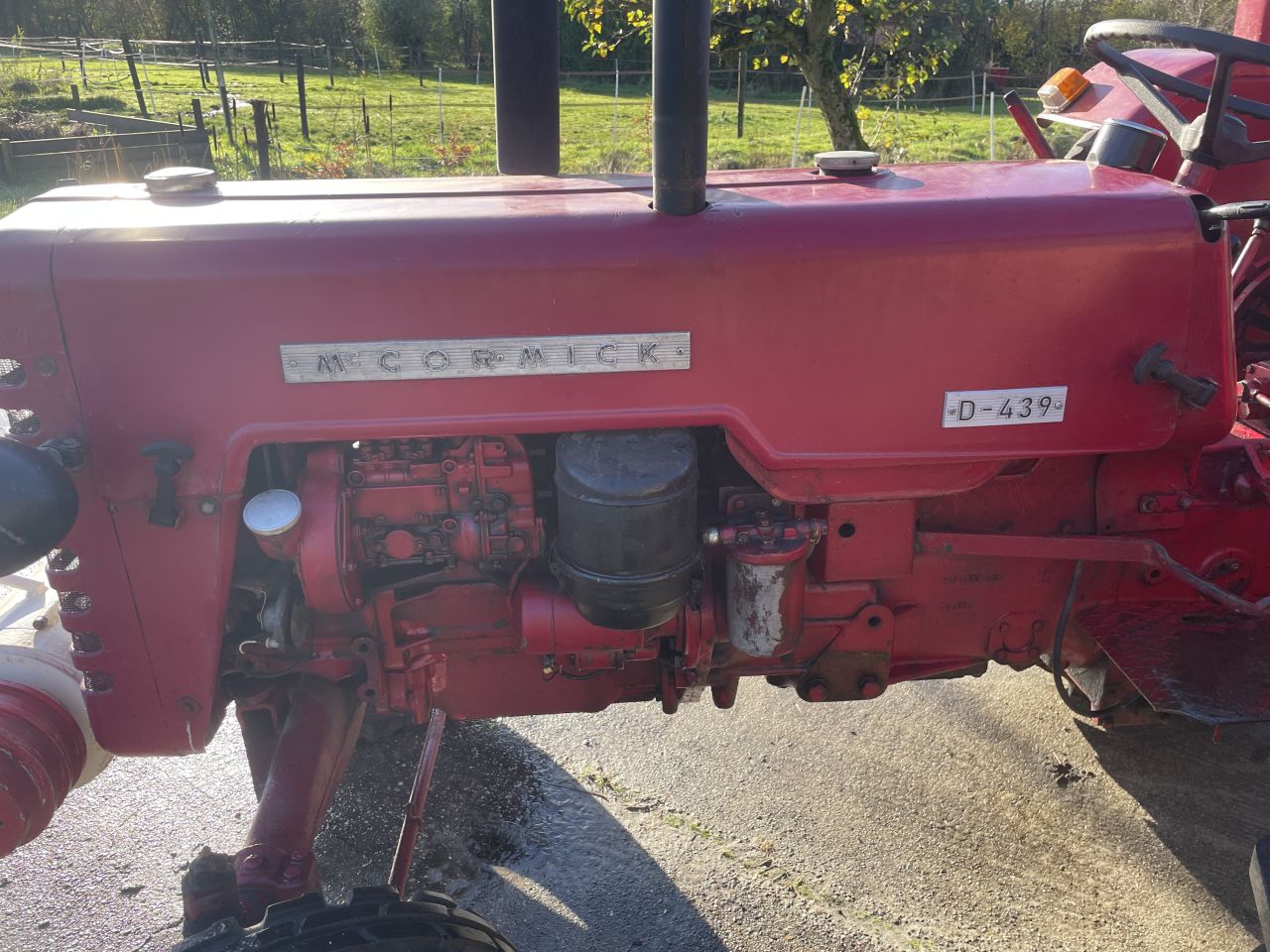 McCormick D439 met kenteken