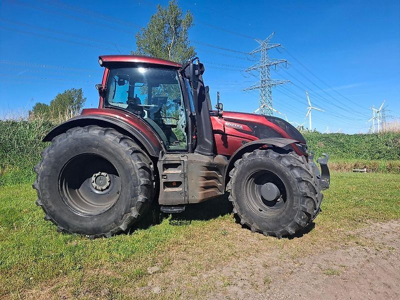 Valtra T214V
