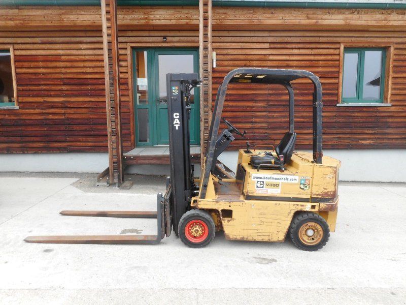 Cat V35D mit Triplfreihubmast + Seitenschieber