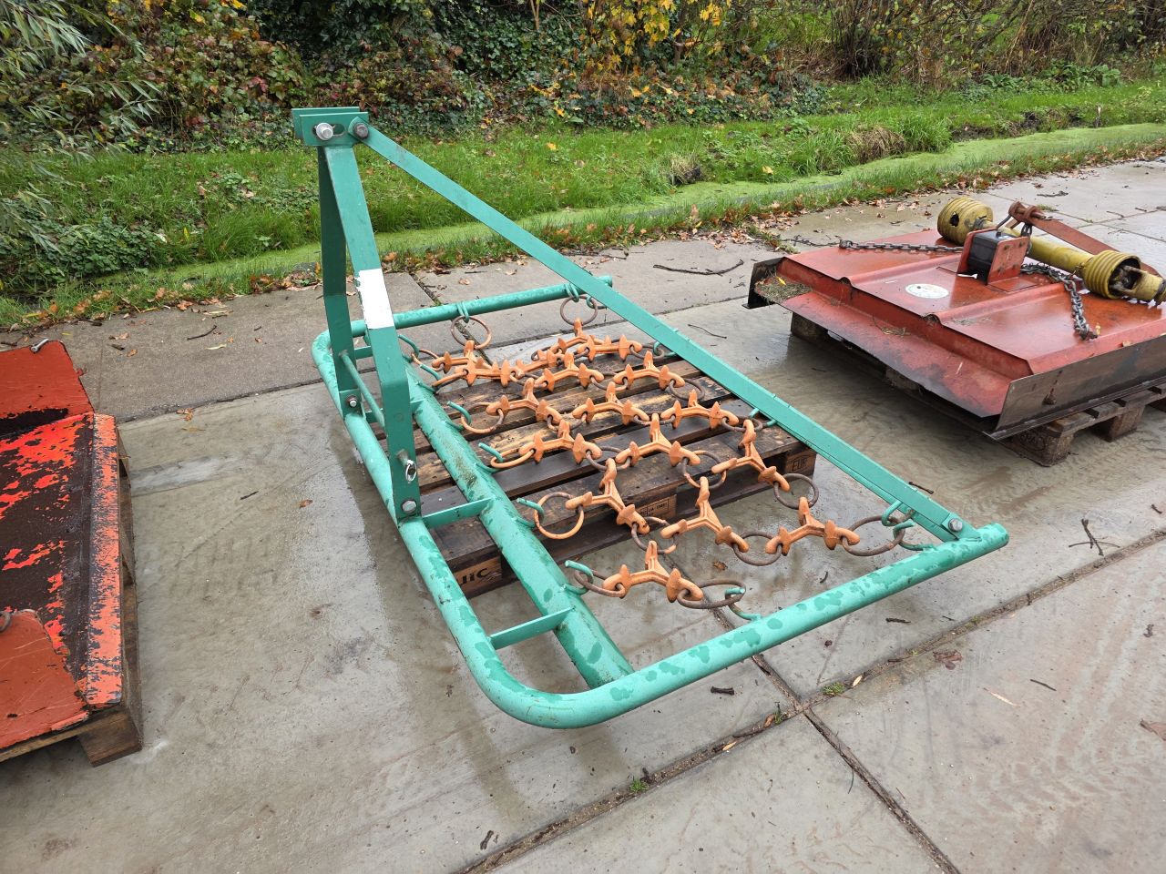 Werktuigen minitrekker weidesleep, grondbak, cirkelmaaier