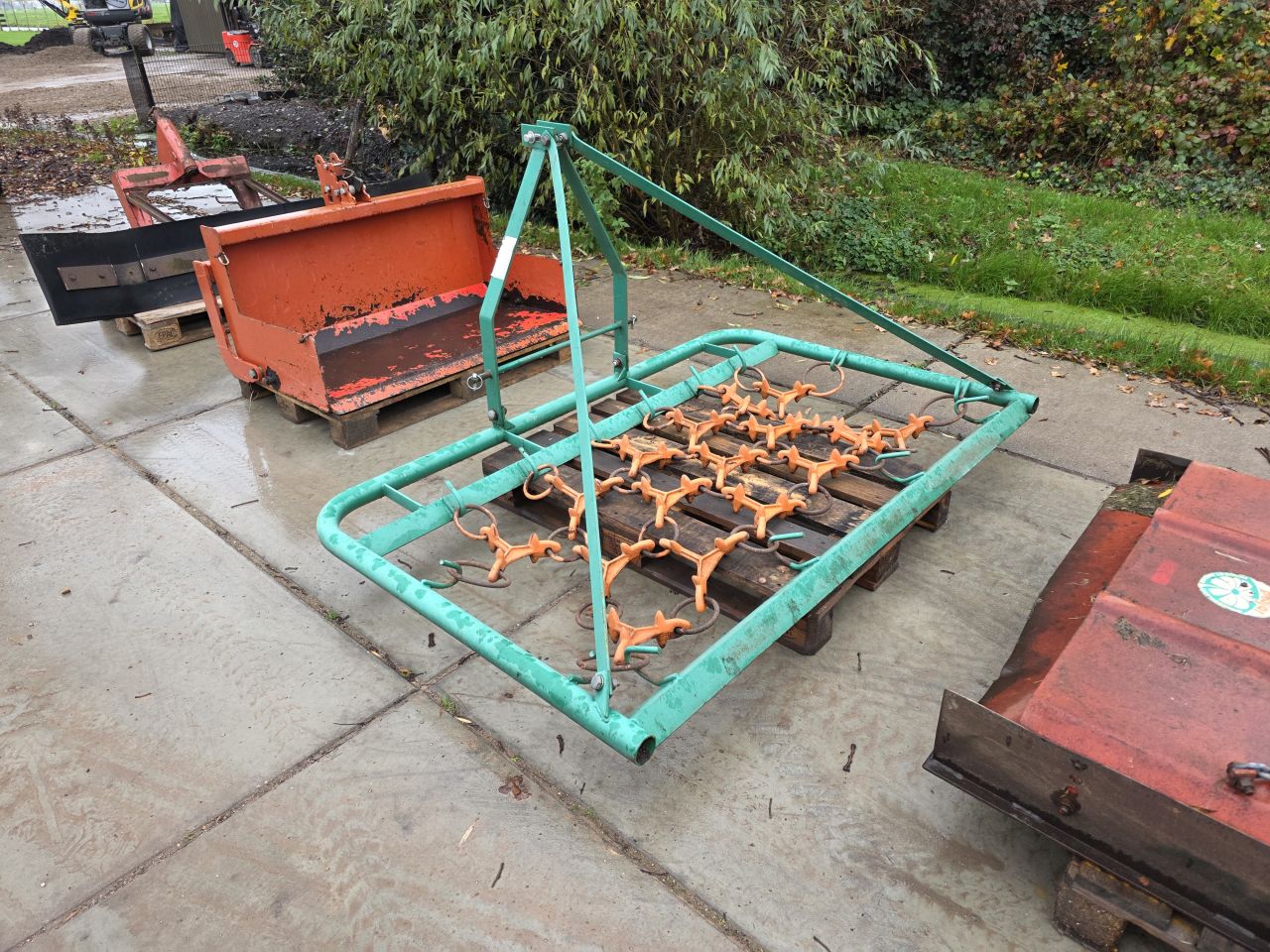 Werktuigen minitrekker weidesleep, grondbak, cirkelmaaier