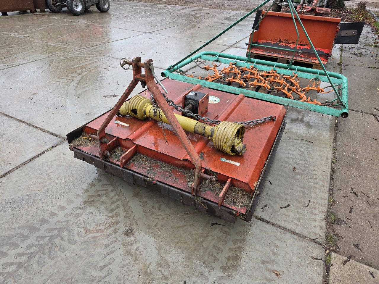 Werktuigen minitrekker weidesleep, grondbak, cirkelmaaier