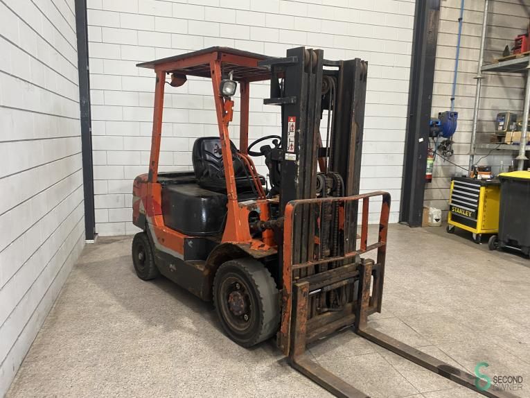 Forklifts Diesel Mitsubishi FD25 2003
