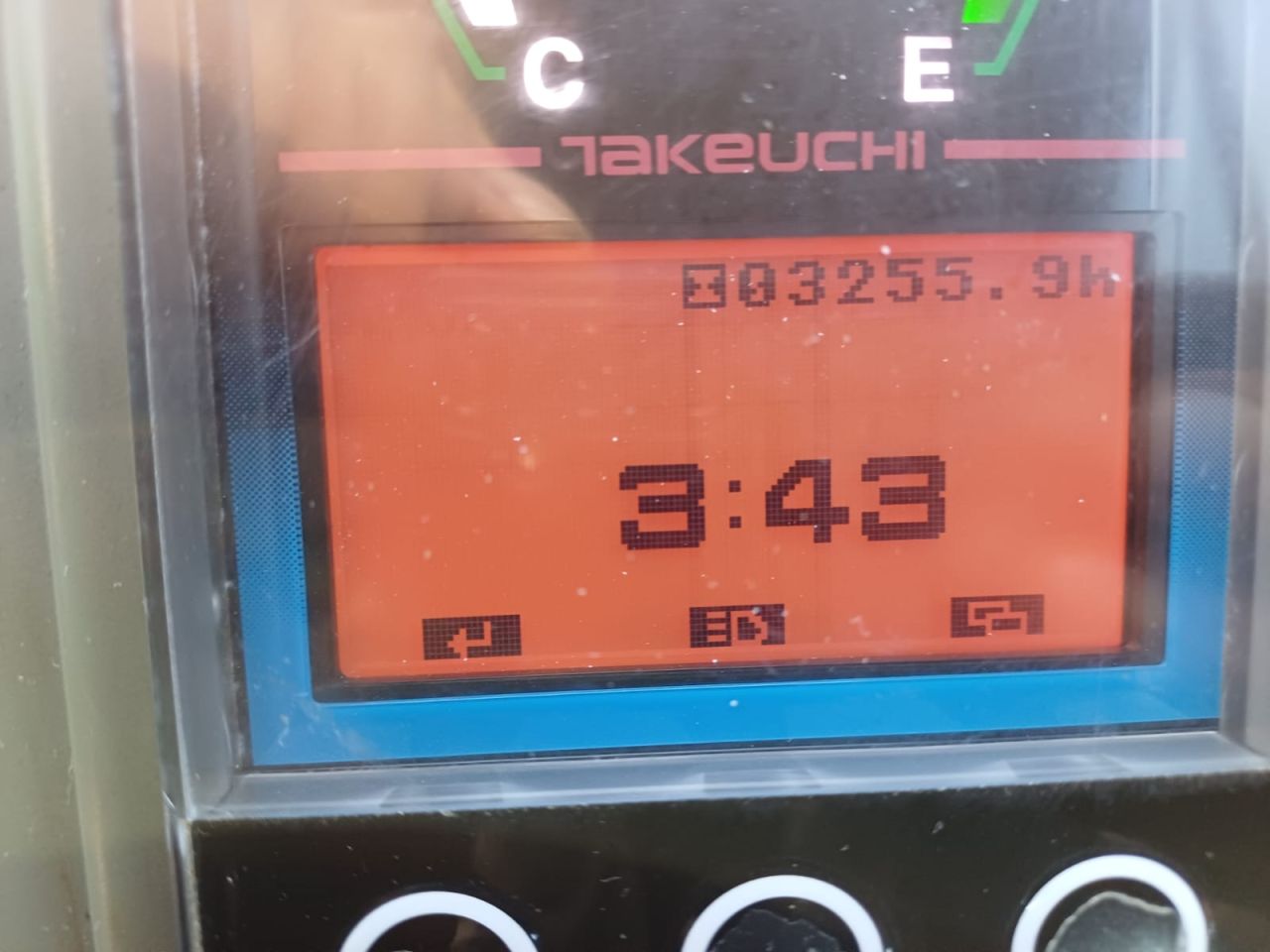 Takeuchi TB216 | bj2014 | 3255 uur | 3 bakken sorteergrijper