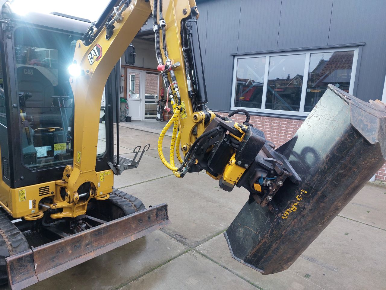 Caterpillar 302 CR minigraver met Engcon draai/kantelstuk