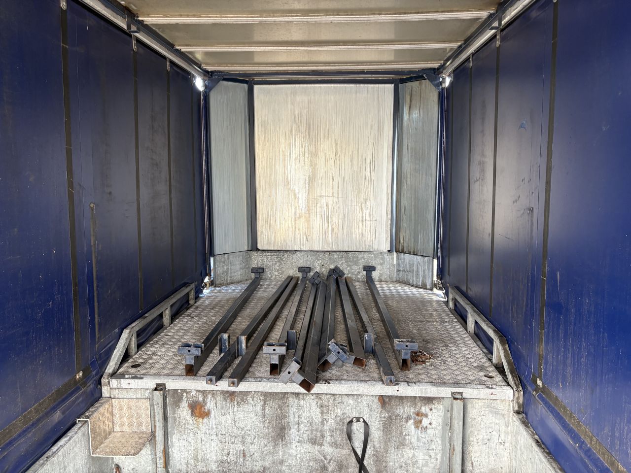 Be oplegger veldhuizen 5.6 ton kuip met schuifzeilen