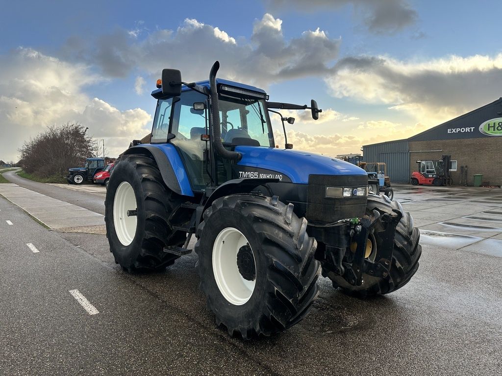 New Holland TM 165