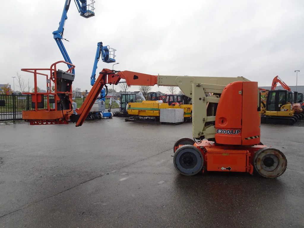 JLG E300AJP