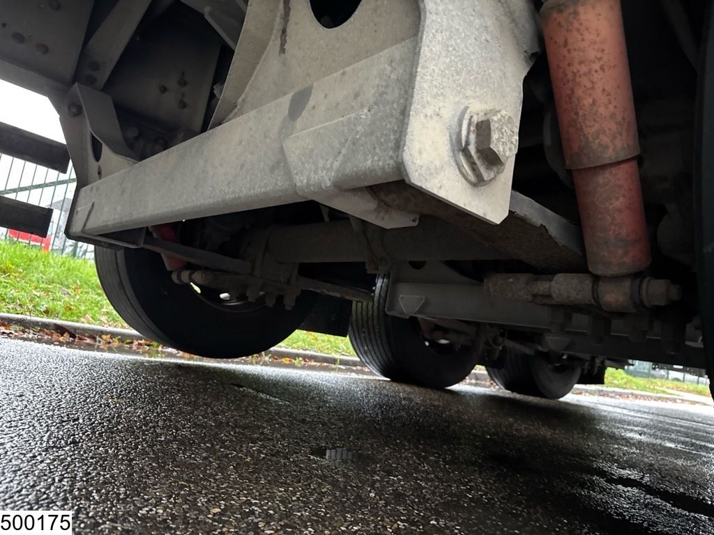 Samro gesloten bak 15 Units.