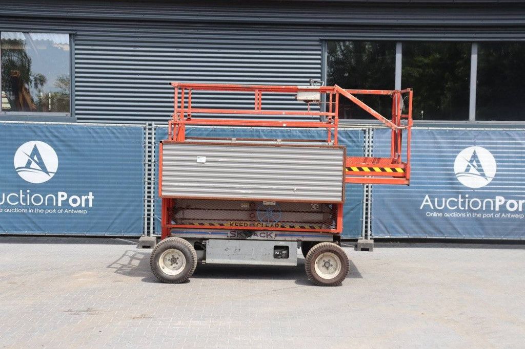 Scissor Lift Skyjack SJ III - 6832 Electric 1998