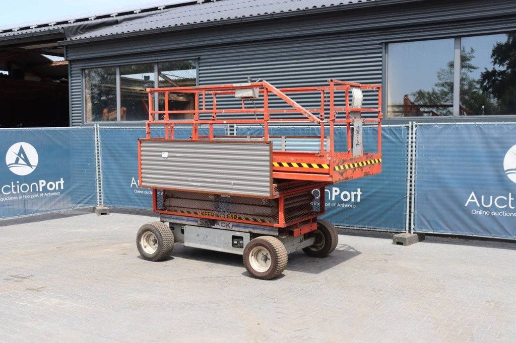 Scissor Lift Skyjack SJ III - 6832 Electric 1998