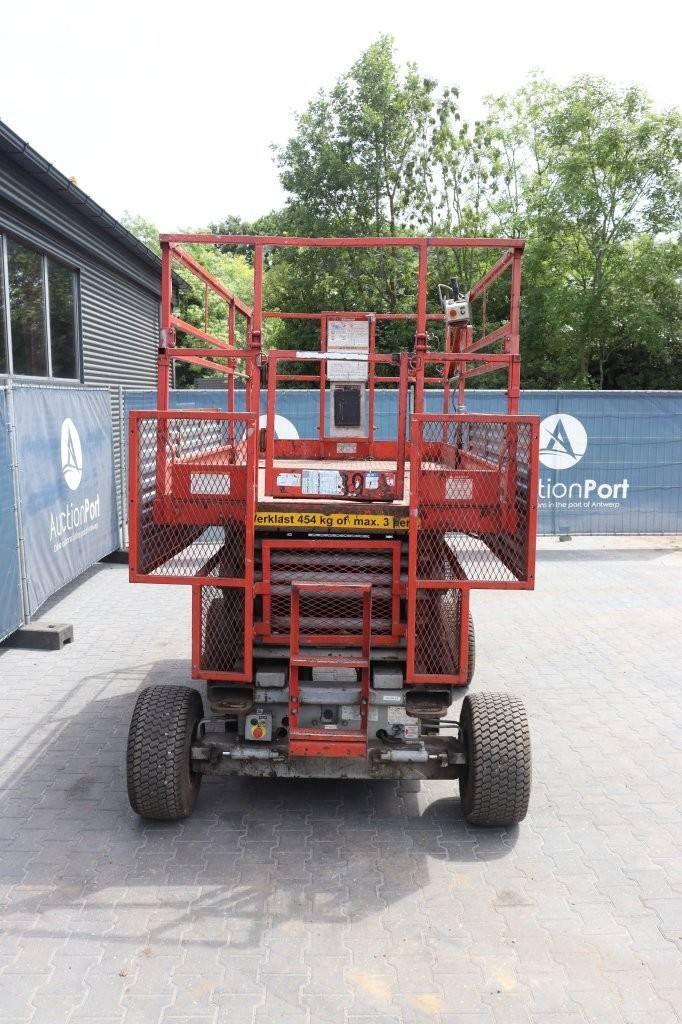 Scissor Lift Skyjack SJ III - 6832 Electric 1998
