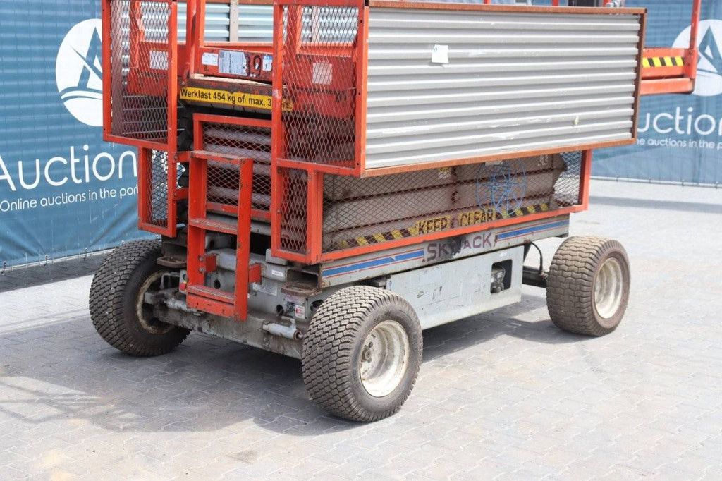 Scissor Lift Skyjack SJ III - 6832 Electric 1998