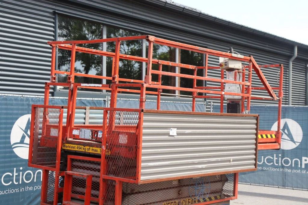Scissor Lift Skyjack SJ III - 6832 Electric 1998