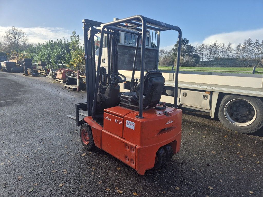 LINDE E12Z-02 3-wieler, Elektrisch, Mast 3F460, B.J. 2000, 4600 uur.