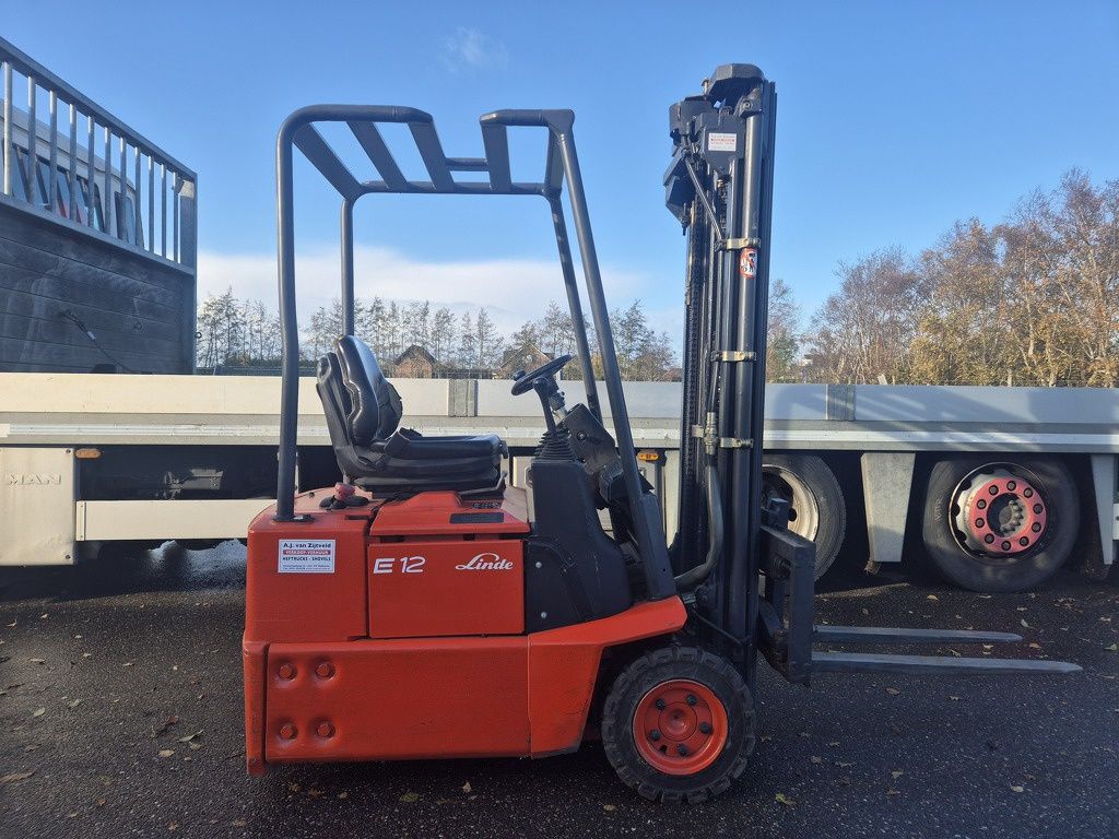 LINDE E12Z-02 3-wieler, Elektrisch, Mast 3F460, B.J. 2000, 4600 uur.