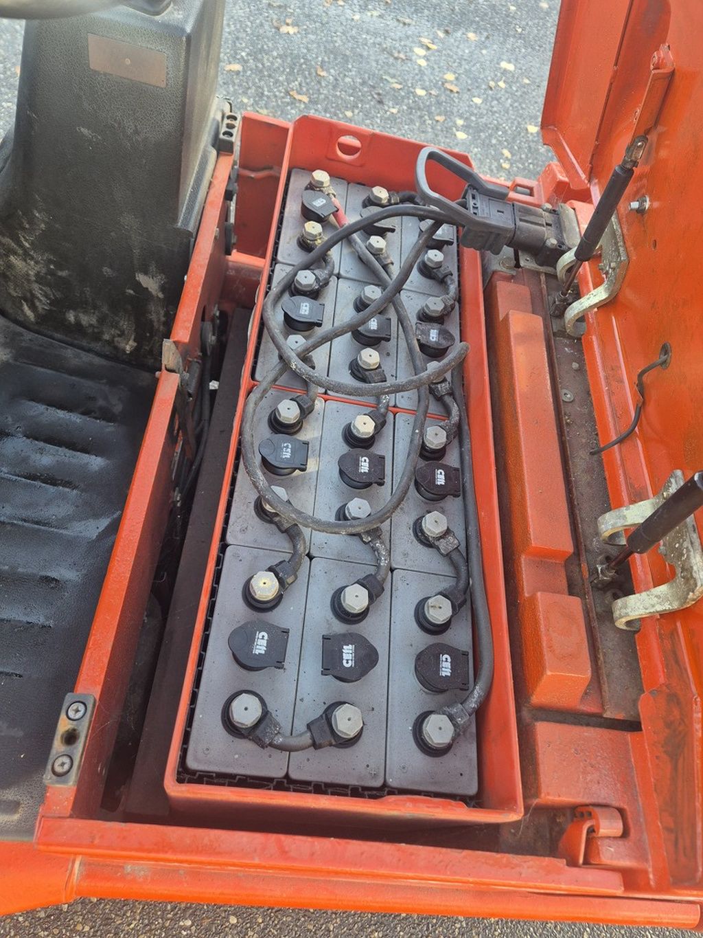 LINDE E12Z-02 3-wieler, Elektrisch, Mast 3F460, B.J. 2000, 4600 uur.