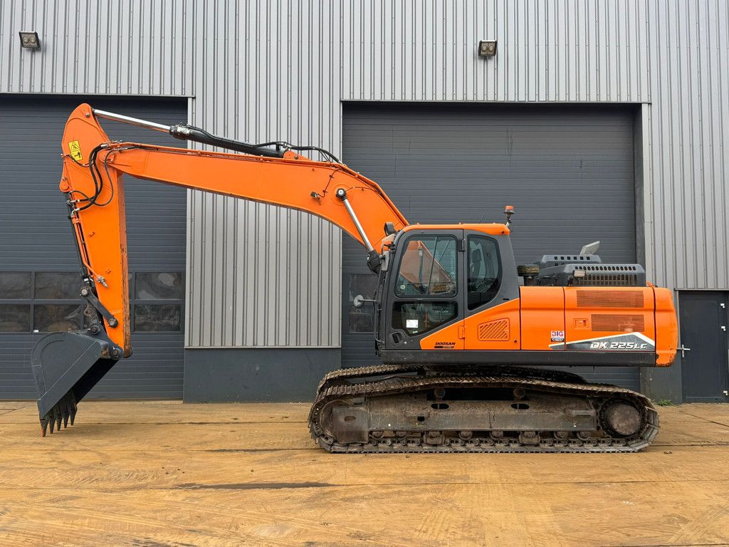 Doosan DX225LC-7