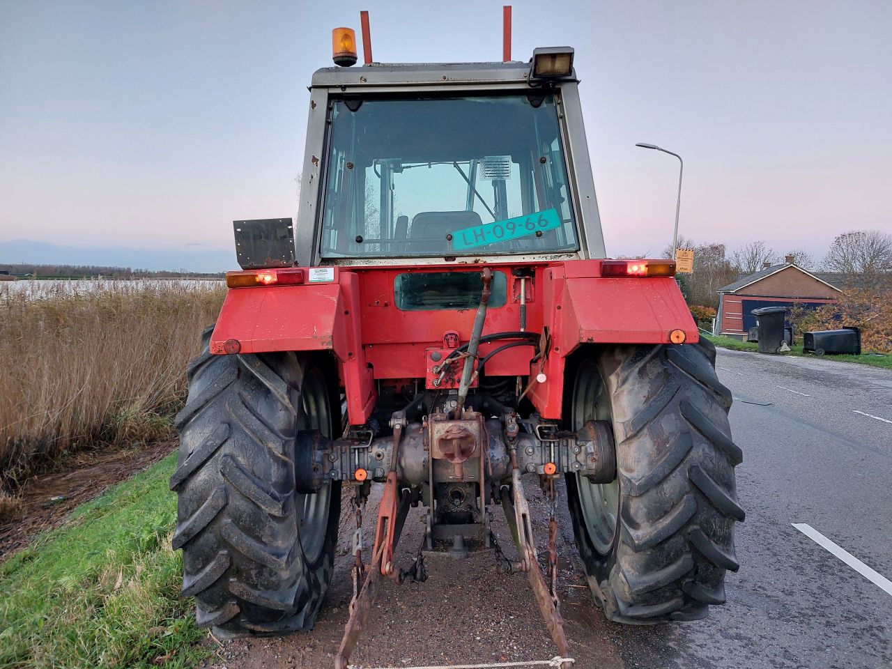 Massey Ferguson 4WD 675 met voorlader