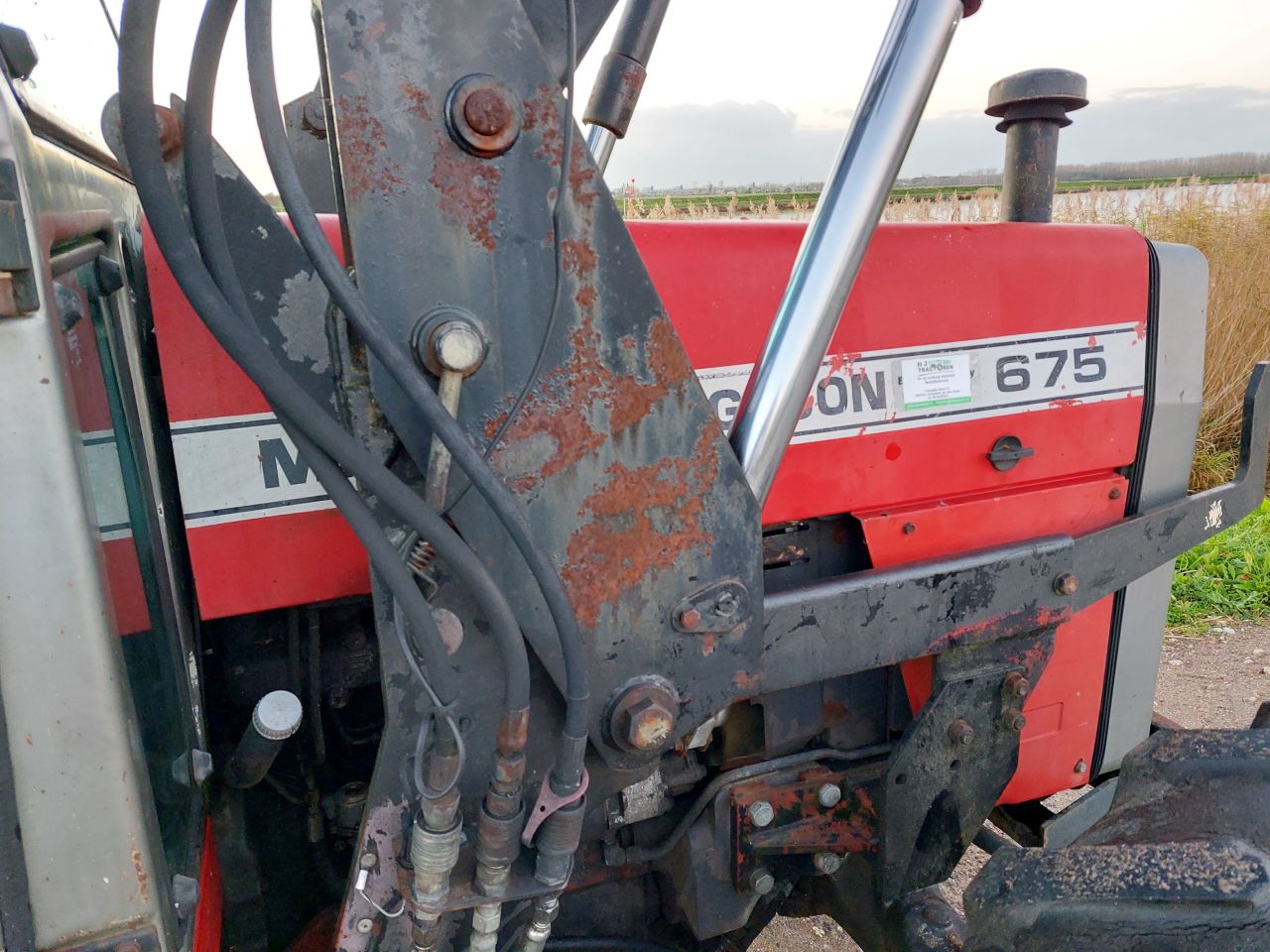 Massey Ferguson 4WD 675 met voorlader