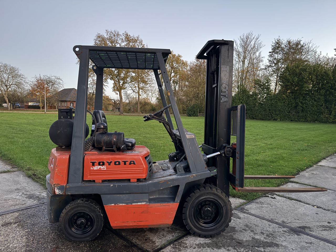 Toyota 1,5 tonner lpg heftruck automaat Freelift nieuwe stoel