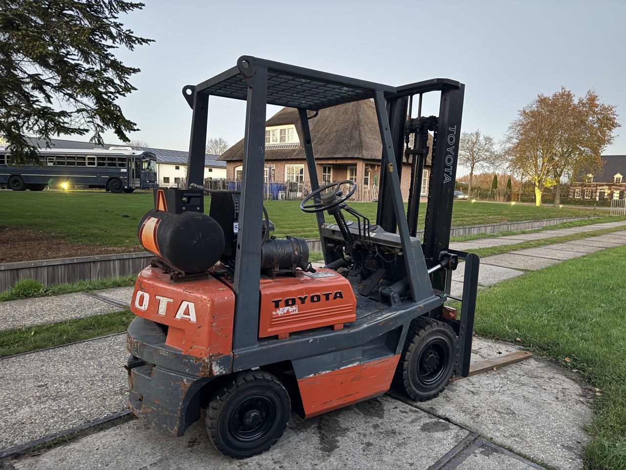 Toyota 1,5 tonner lpg heftruck automaat Freelift nieuwe stoel