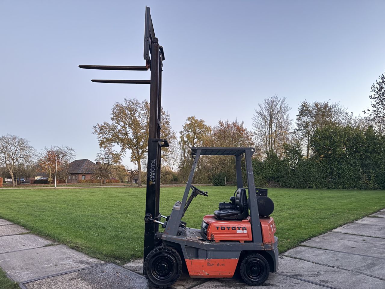 Toyota 1,5 tonner lpg heftruck automaat Freelift nieuwe stoel