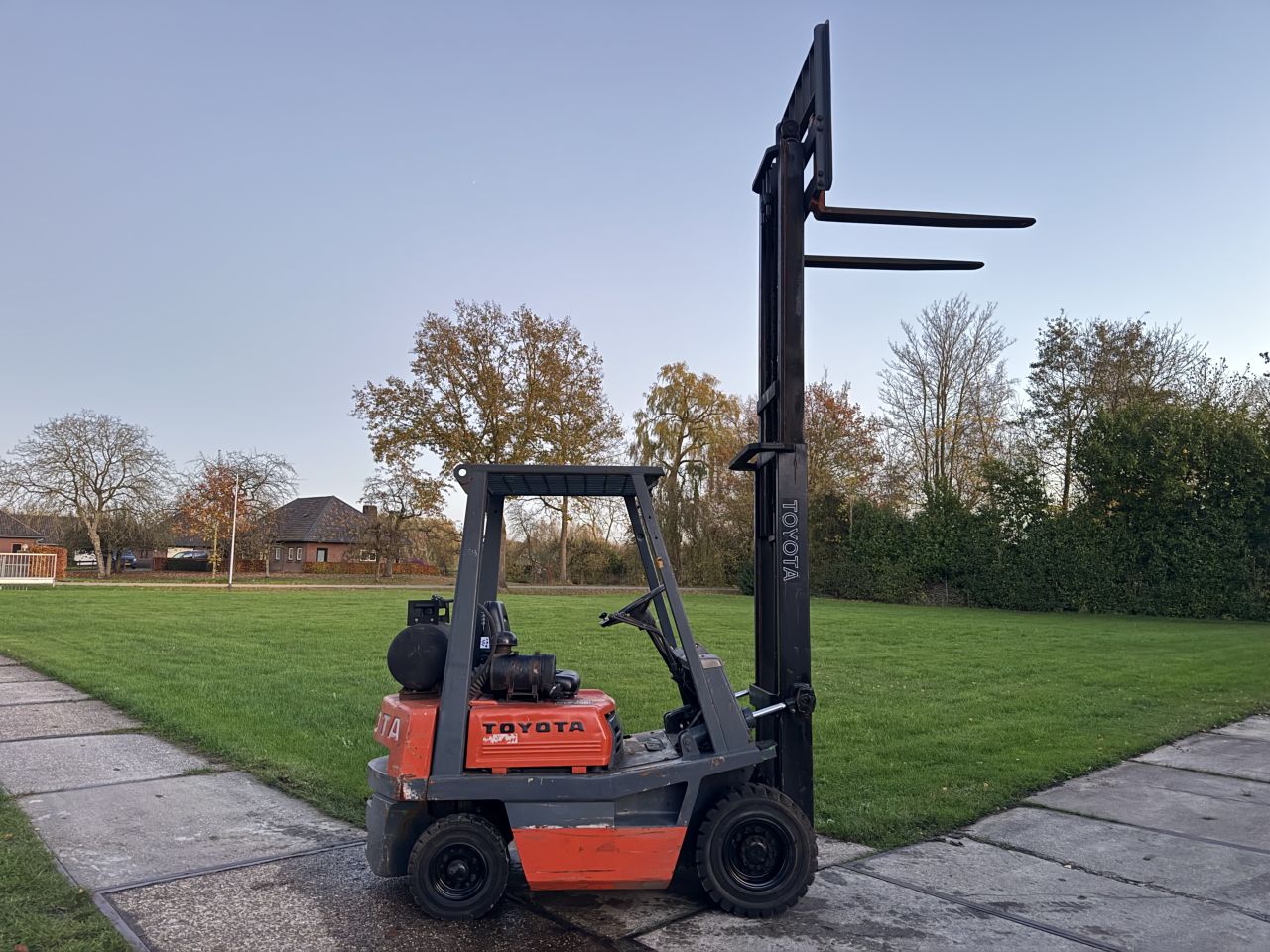 Toyota 1,5 tonner lpg heftruck automaat Freelift nieuwe stoel