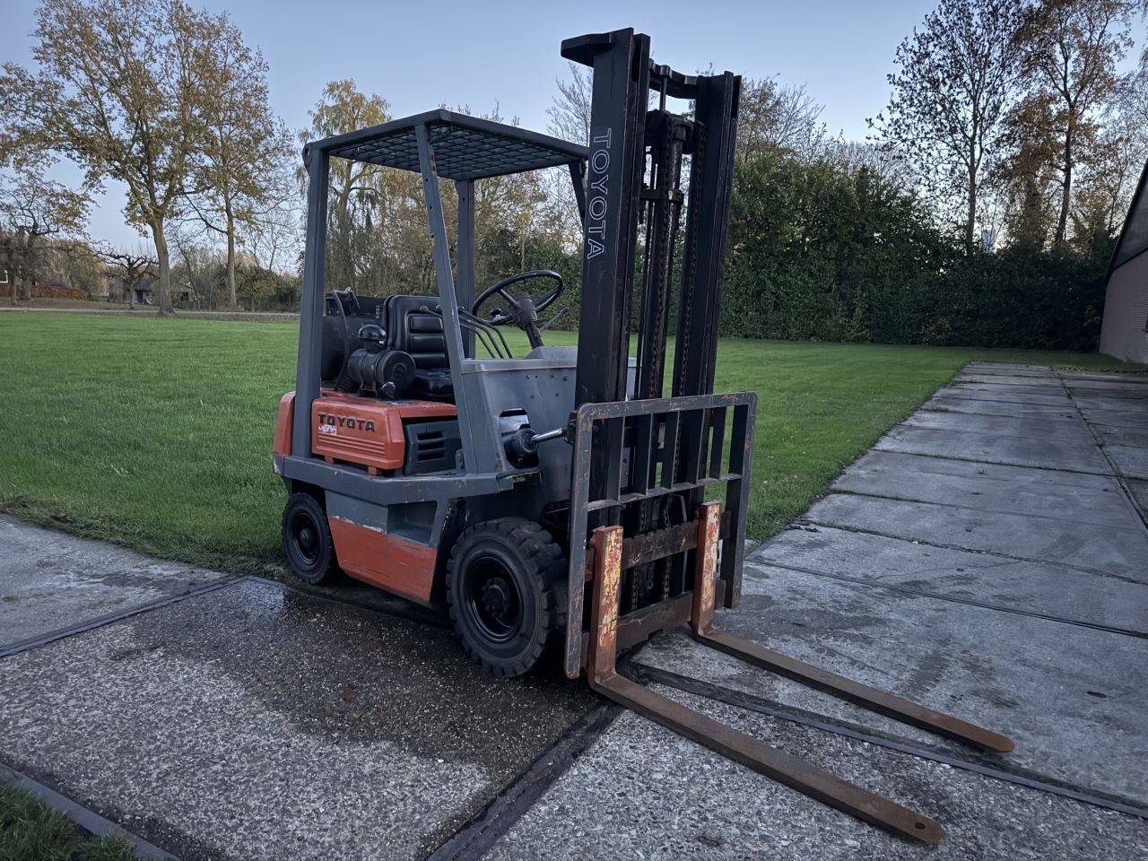 Toyota 1,5 tonner lpg heftruck automaat Freelift nieuwe stoel