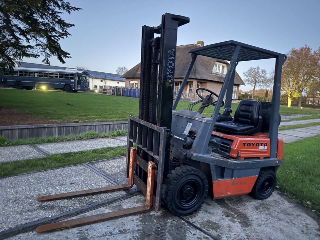 Toyota 1,5 tonner lpg heftruck automaat Freelift nieuwe stoel