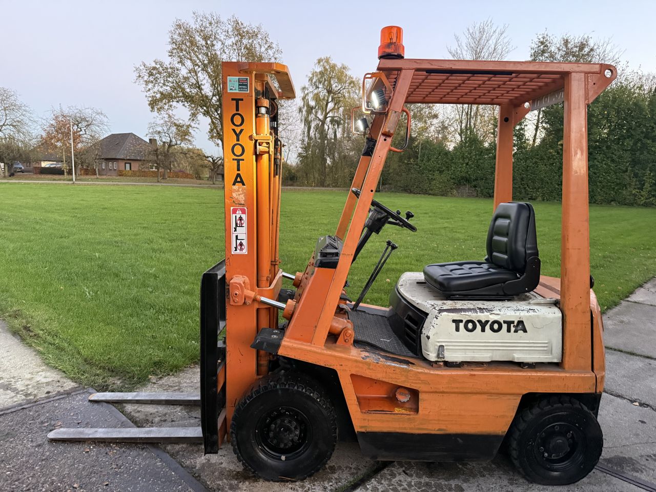 Compacte Toyota benzine heftruck luchtbanden kenteken