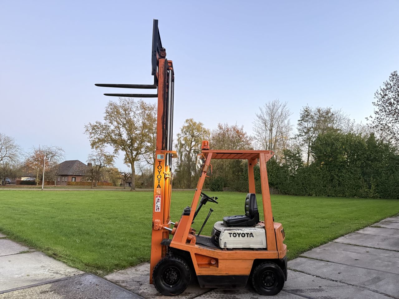 Compacte Toyota benzine heftruck luchtbanden kenteken