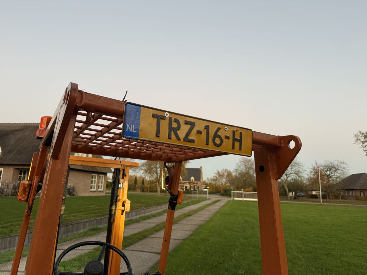 Compacte Toyota benzine heftruck luchtbanden kenteken