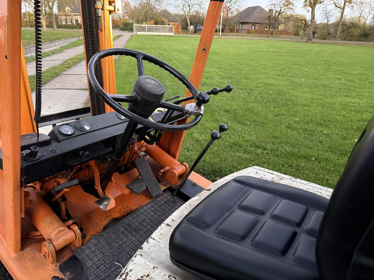 Compacte Toyota benzine heftruck luchtbanden kenteken