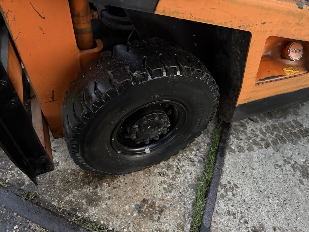 Compacte Toyota benzine heftruck luchtbanden kenteken