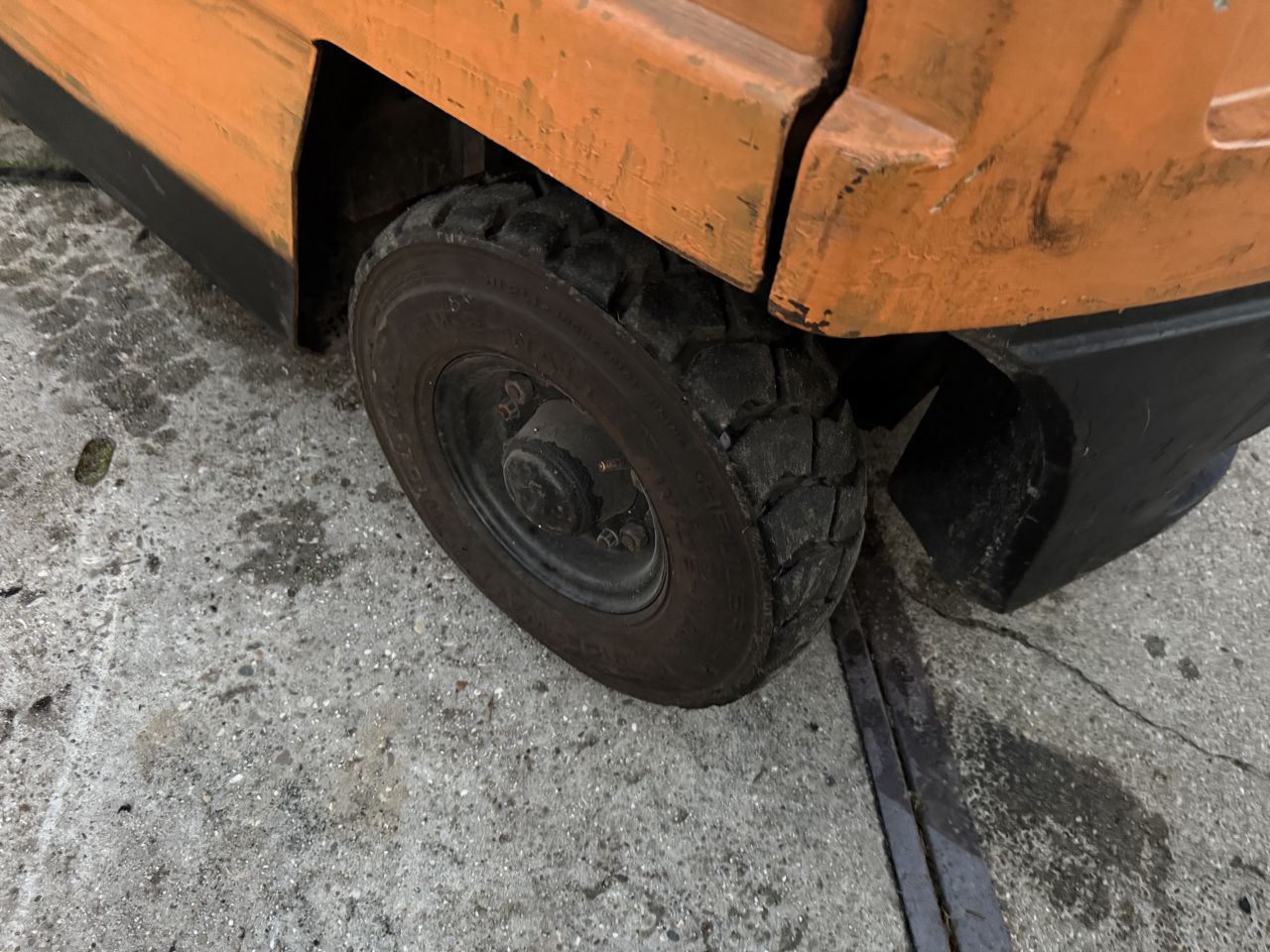 Compacte Toyota benzine heftruck luchtbanden kenteken