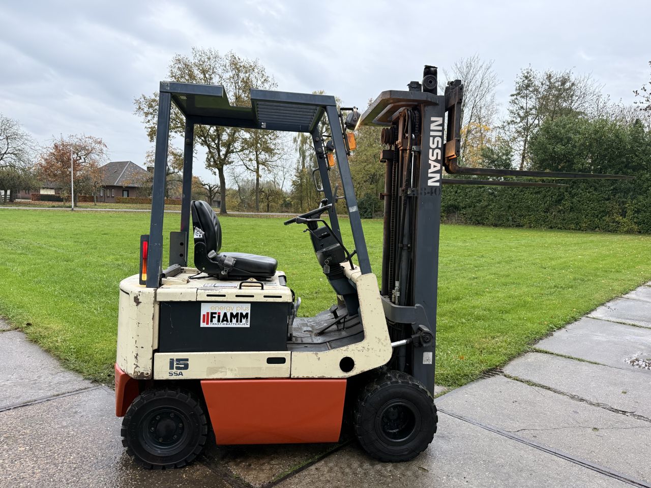 Nissan 1500KG elektrisch triplo mast + nieuwe keuring / beurt