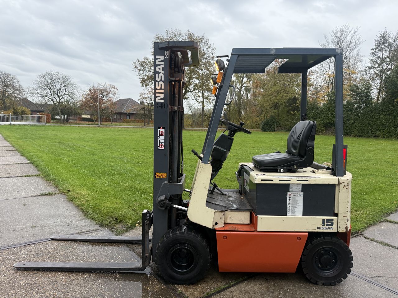 Nissan 1500KG elektrisch triplo mast + nieuwe keuring / beurt