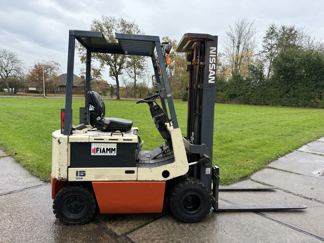 Nissan 1500KG elektrisch triplo mast + nieuwe keuring / beurt