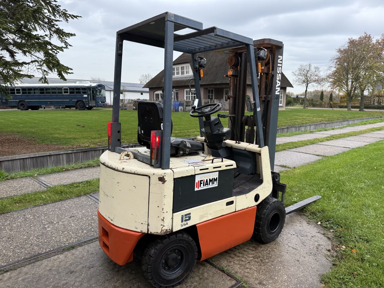 Nissan 1500KG elektrisch triplo mast + nieuwe keuring / beurt