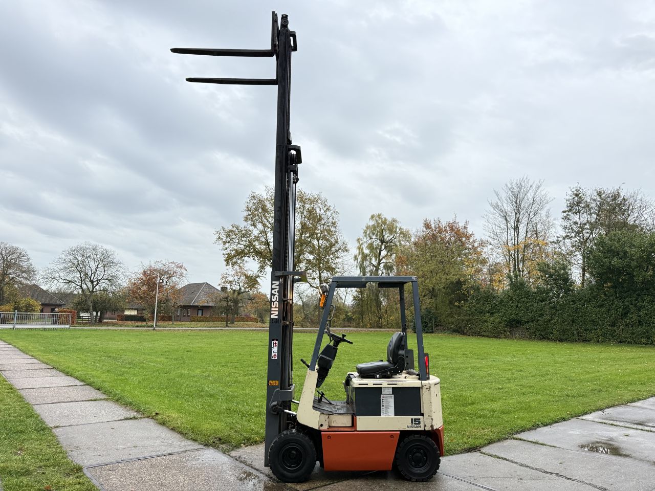 Nissan 1500KG elektrisch triplo mast + nieuwe keuring / beurt