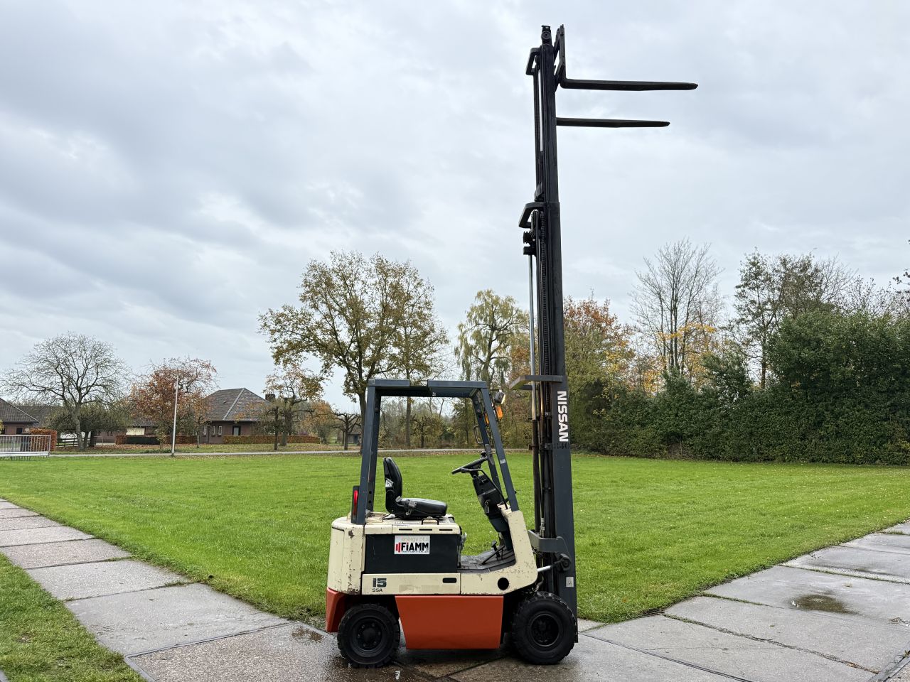 Nissan 1500KG elektrisch triplo mast + nieuwe keuring / beurt