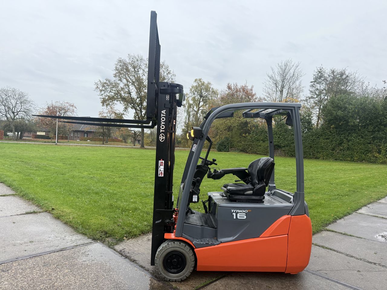 Toyota 1600KG triplex 5M Freelift Sideshift 1600uur !!