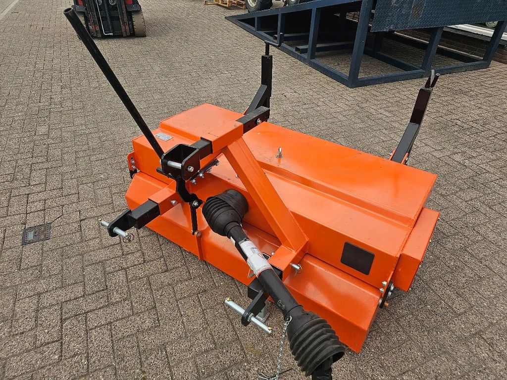 Boxer Marge veegmachine minitractor 150 cm