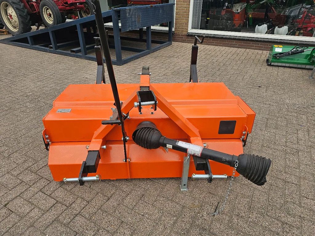 Boxer Marge veegmachine minitractor 150 cm