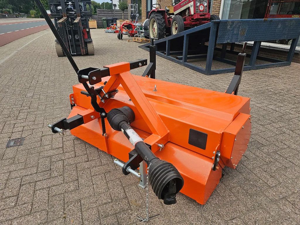 Boxer Marge veegmachine minitractor 150 cm